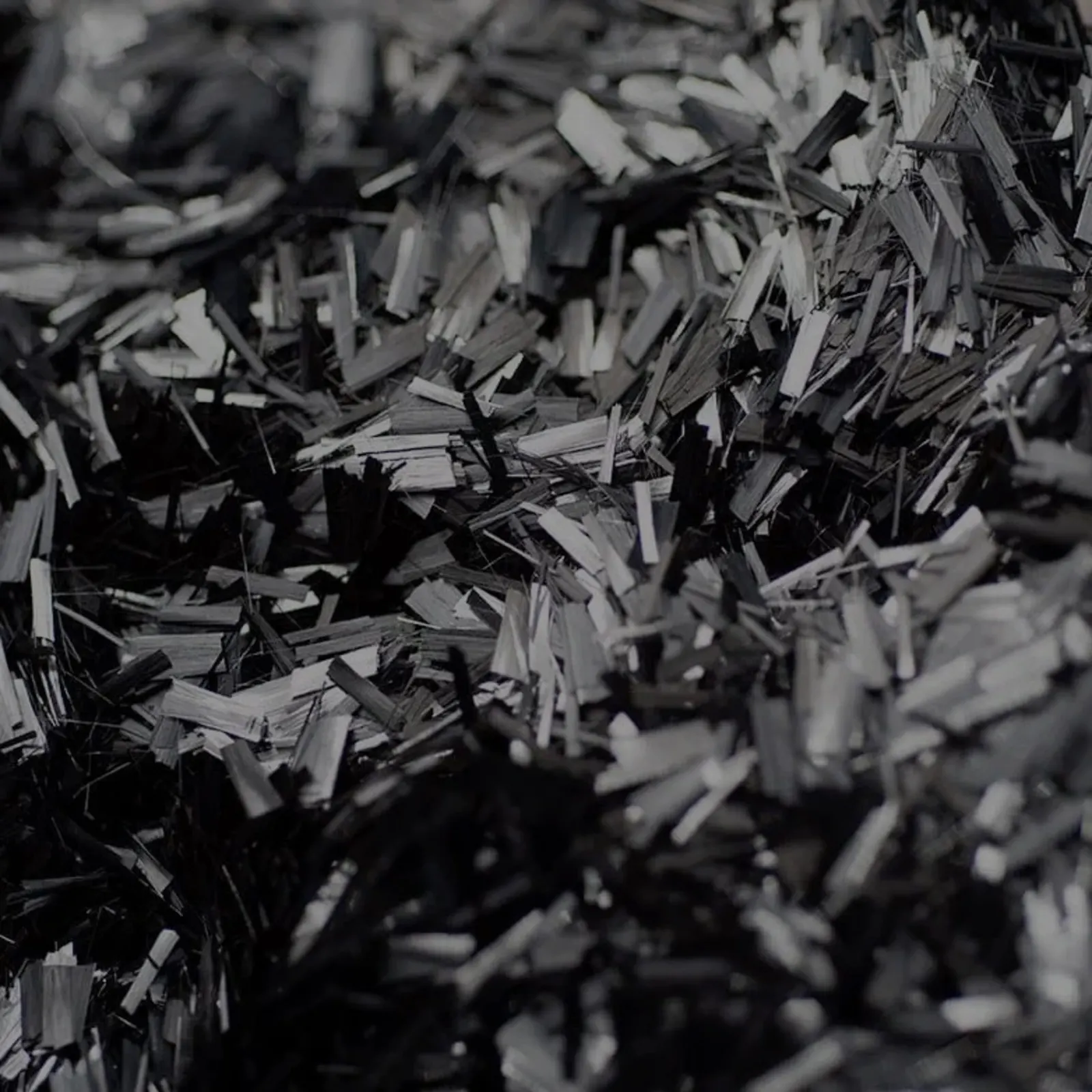 Fins torons de carbone 12K pour <strong>rajouter de la puissance</strong>. Egalement utilisés pour fabriquer nos cadres en carbone forgé